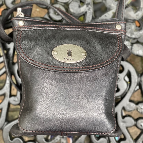 Black Fossil Crossbody/Shoulder Bag with Keyhole - Picture 4 of 8